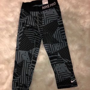 Nike pro crop leggings